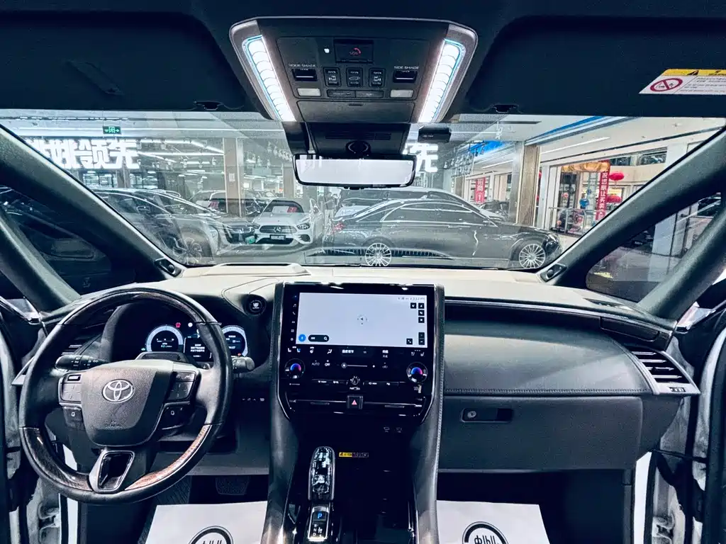 Toyota Alphard — миниатюра 4
