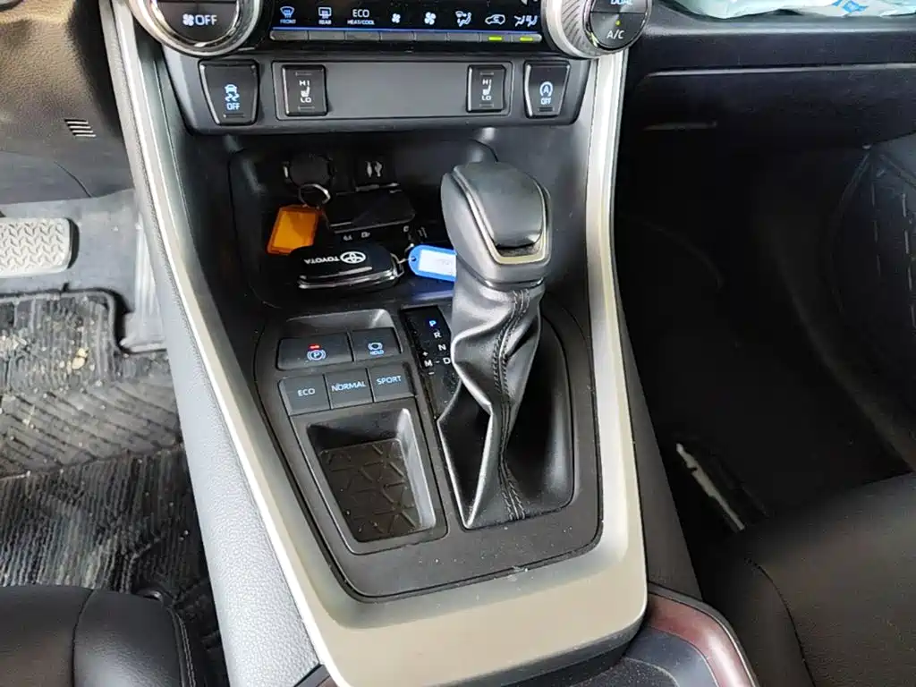 Toyota RAV4 — миниатюра 19