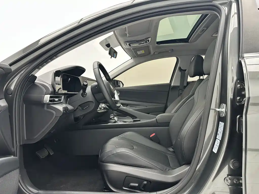 Hyundai Elantra — миниатюра 5