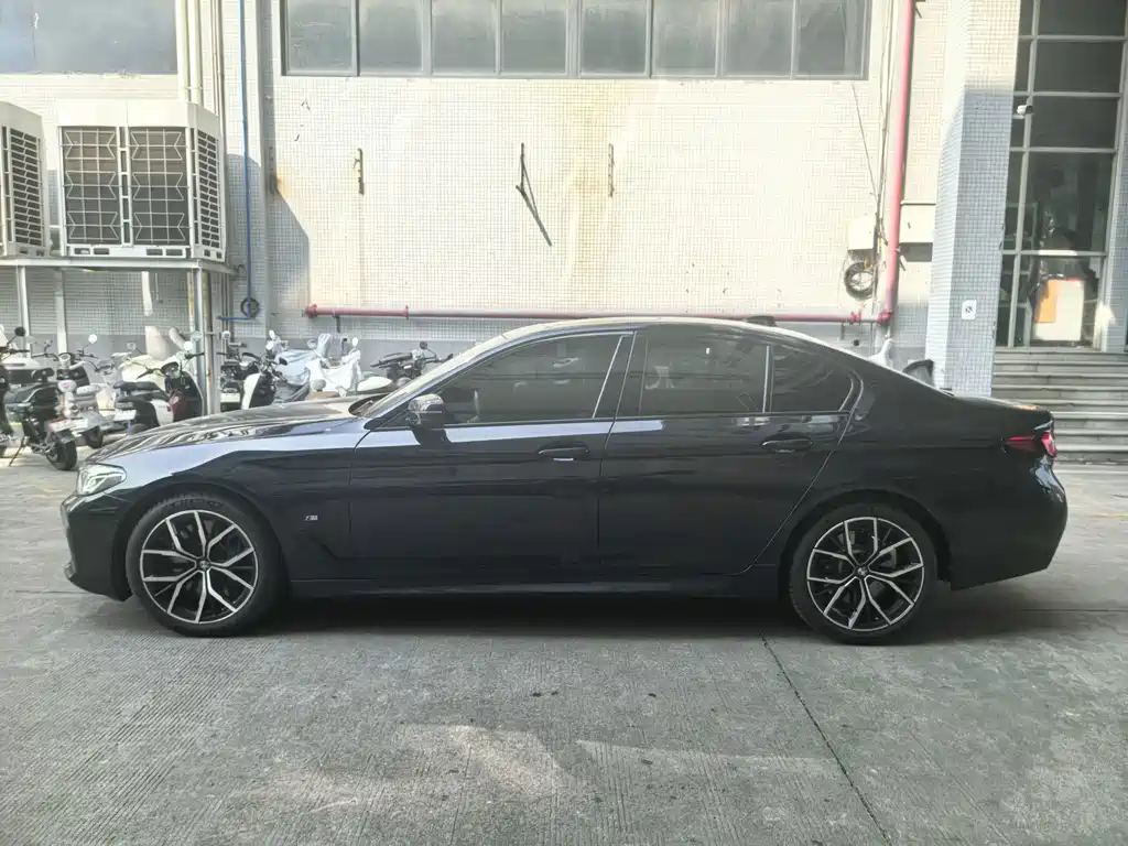 BMW 5 Series (Import) — миниатюра 4