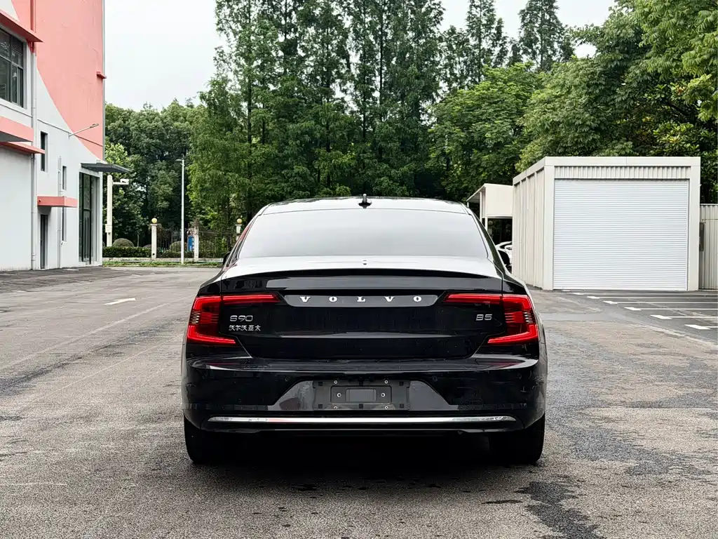 Volvo S90 2025 B5 Luxury