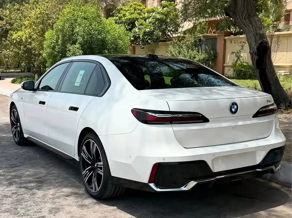 BMW 7 Series — миниатюра 4
