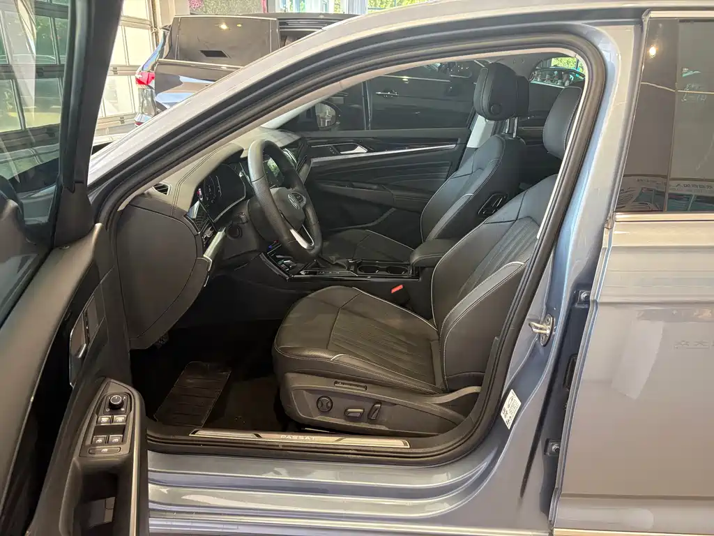 Volkswagen Passat 2022 330TSI Luxury