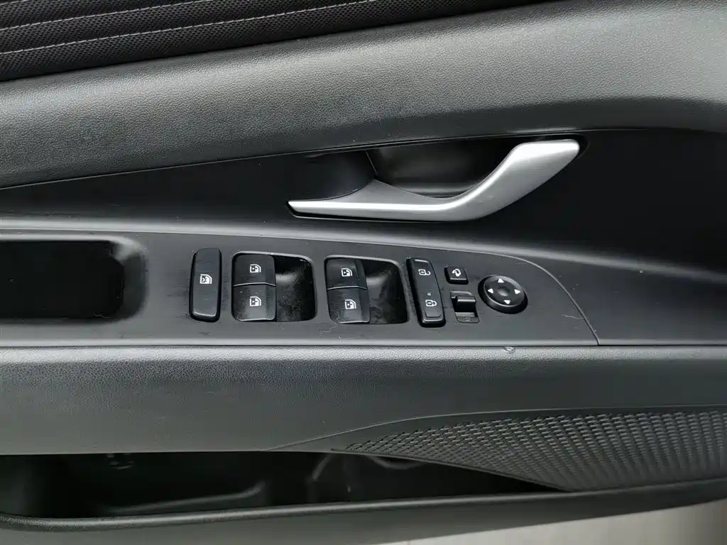 Hyundai Elantra 2021 1.5L CVT LUX Luxury