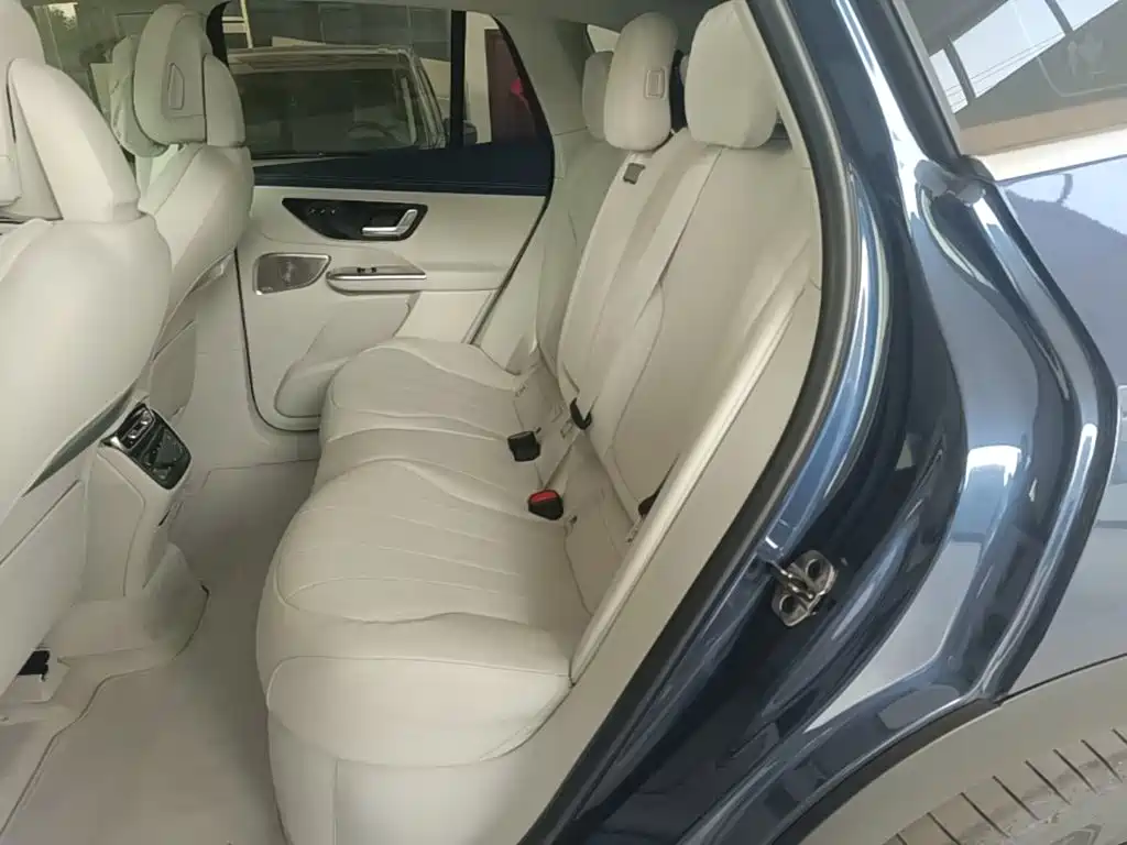 Mercedes-Benz EQE SUV — миниатюра 17