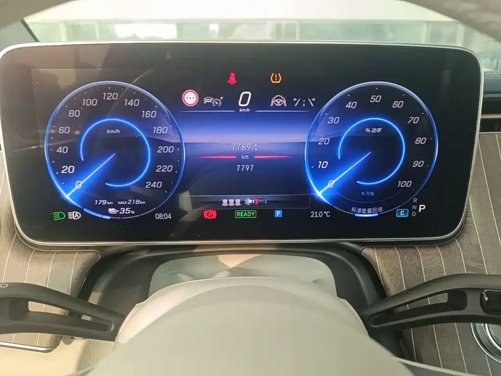 Mercedes-Benz EQE SUV — миниатюра 12