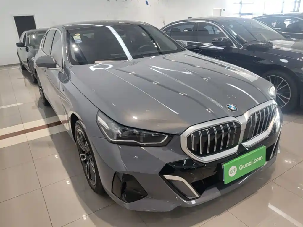 BMW 5 Series — миниатюра 4