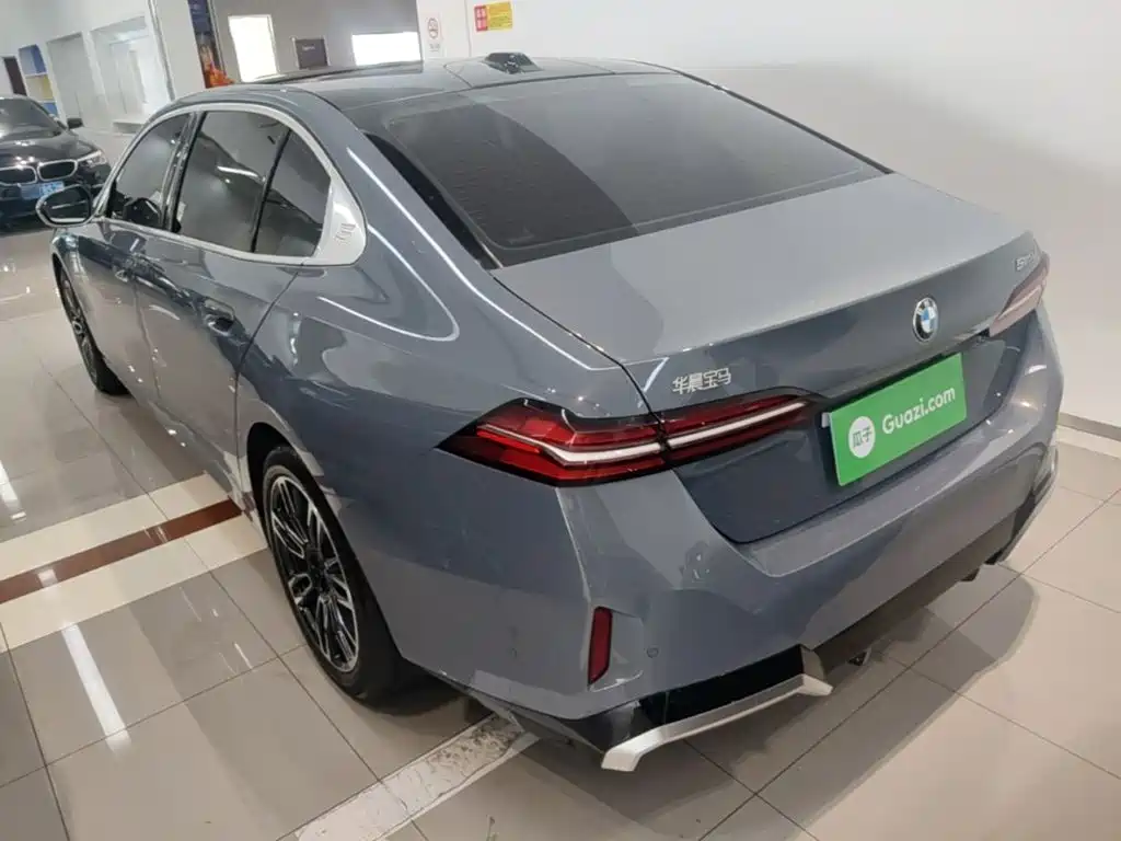 BMW 5 Series — миниатюра 5