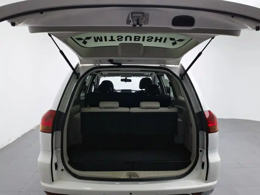 Mitsubishi Pajero Sport — миниатюра 16