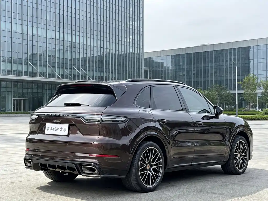 Porsche Cayenne — миниатюра 7