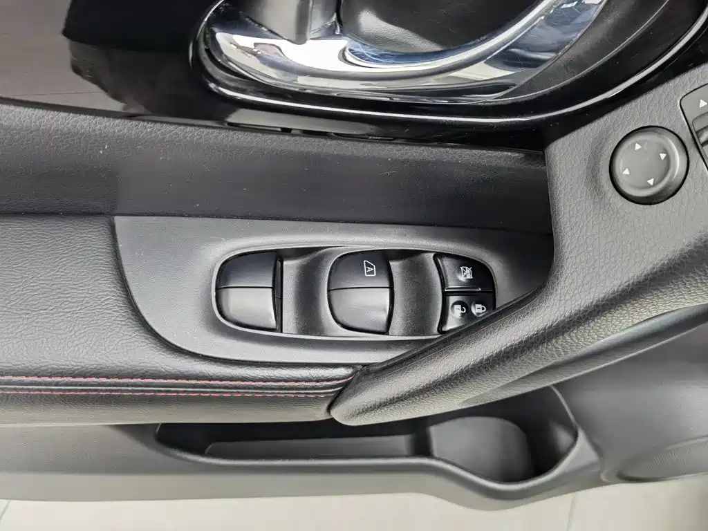 Nissan Qashqai — миниатюра 9