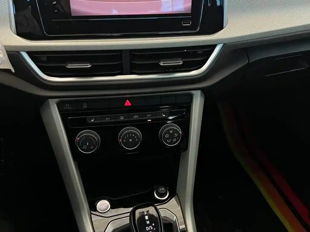 Volkswagen T-Roc — миниатюра 12