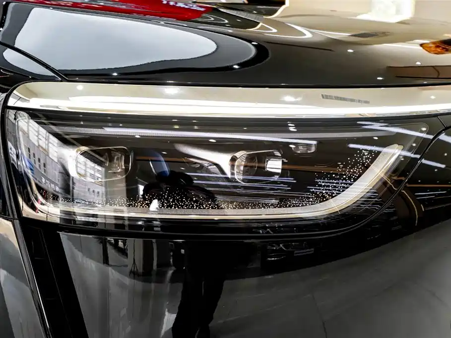 Aito M8 2025 Max+ 53.4kWh 5 мест (192 ）