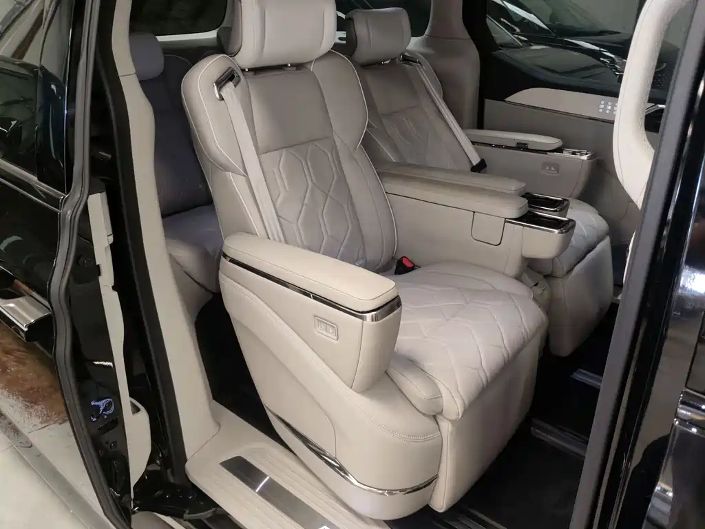 Volvo EM90 — миниатюра 11