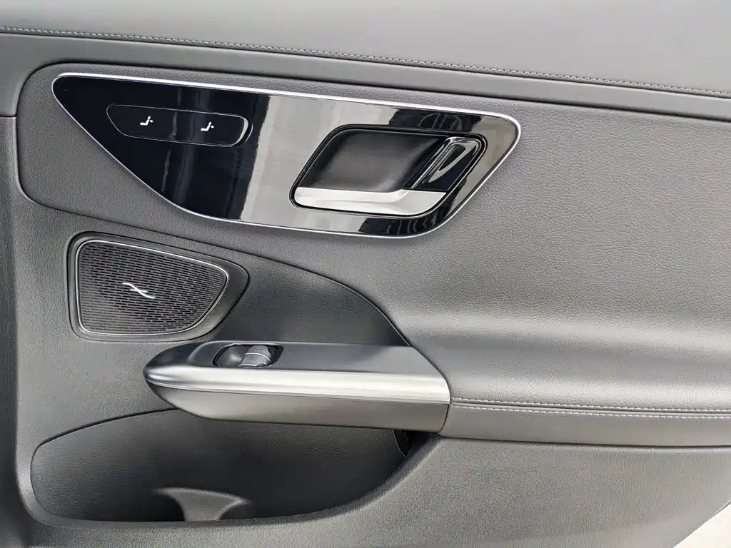 Mercedes-Benz C-Class — миниатюра 24