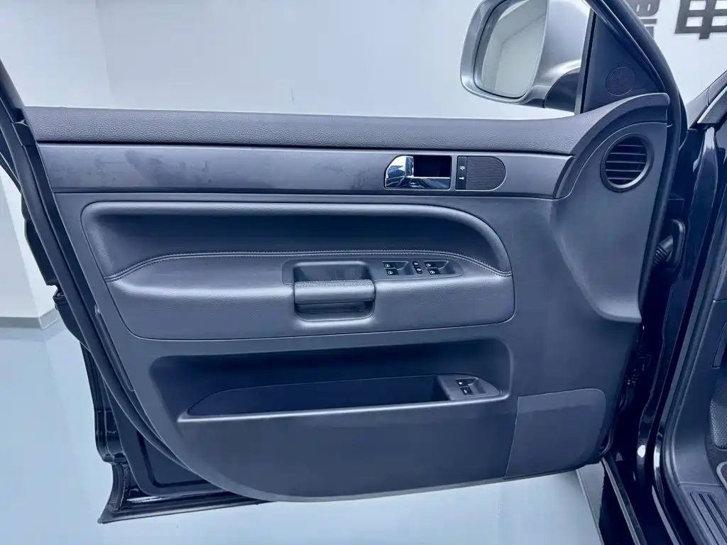 Volkswagen Touareg — миниатюра 10