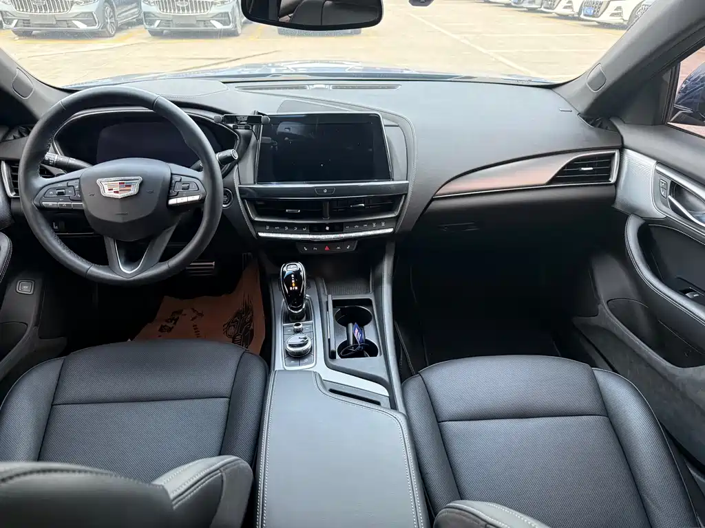 Cadillac CT5 — миниатюра 8