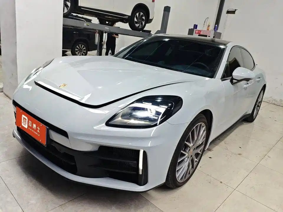 Porsche Panamera 2025