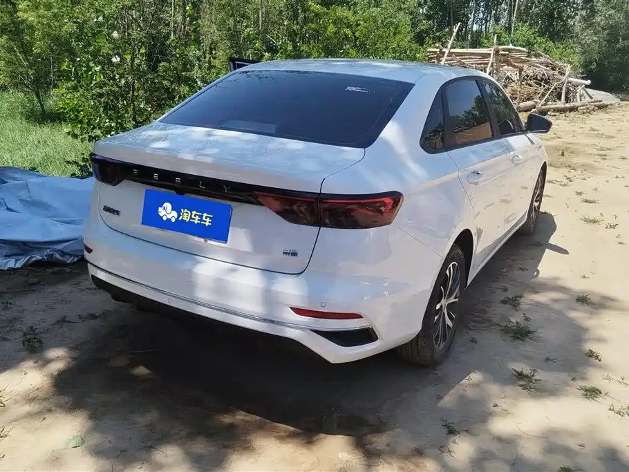 Geely Emgrand 2025 4 1.5L MT