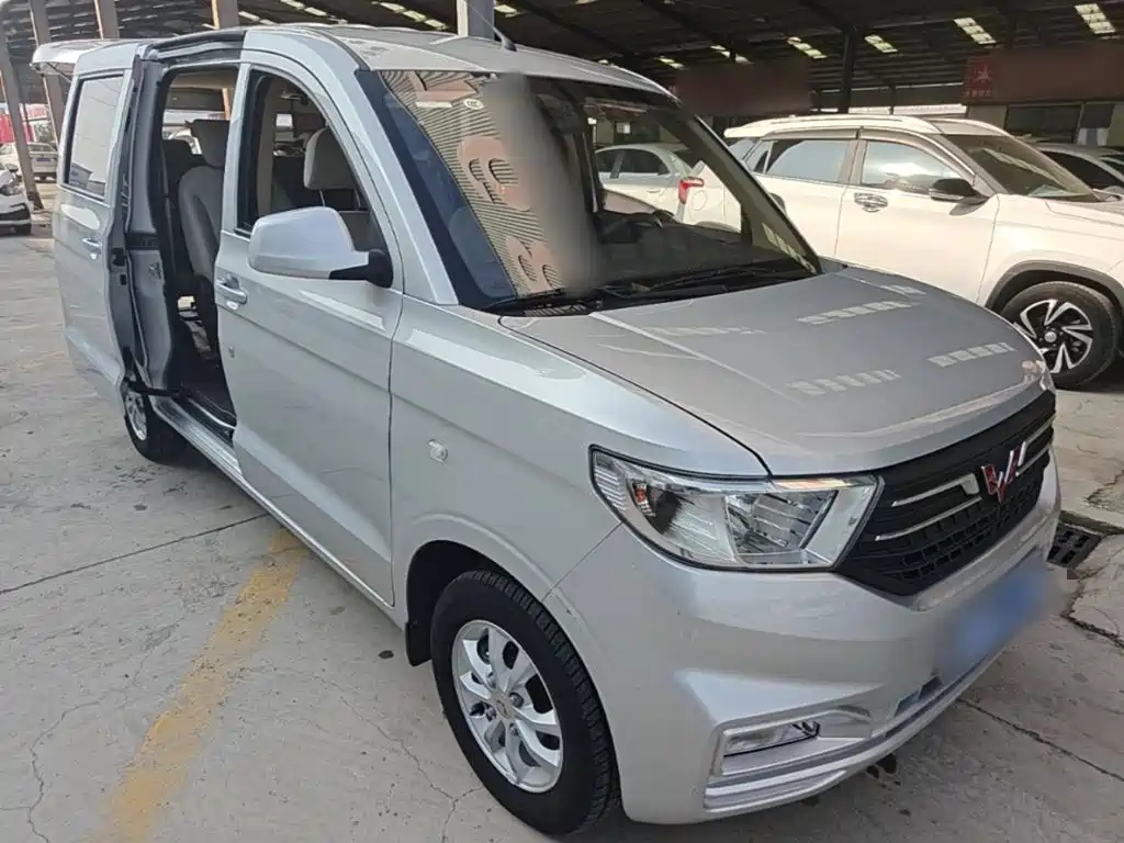 Wuling Hongguang V — миниатюра 4