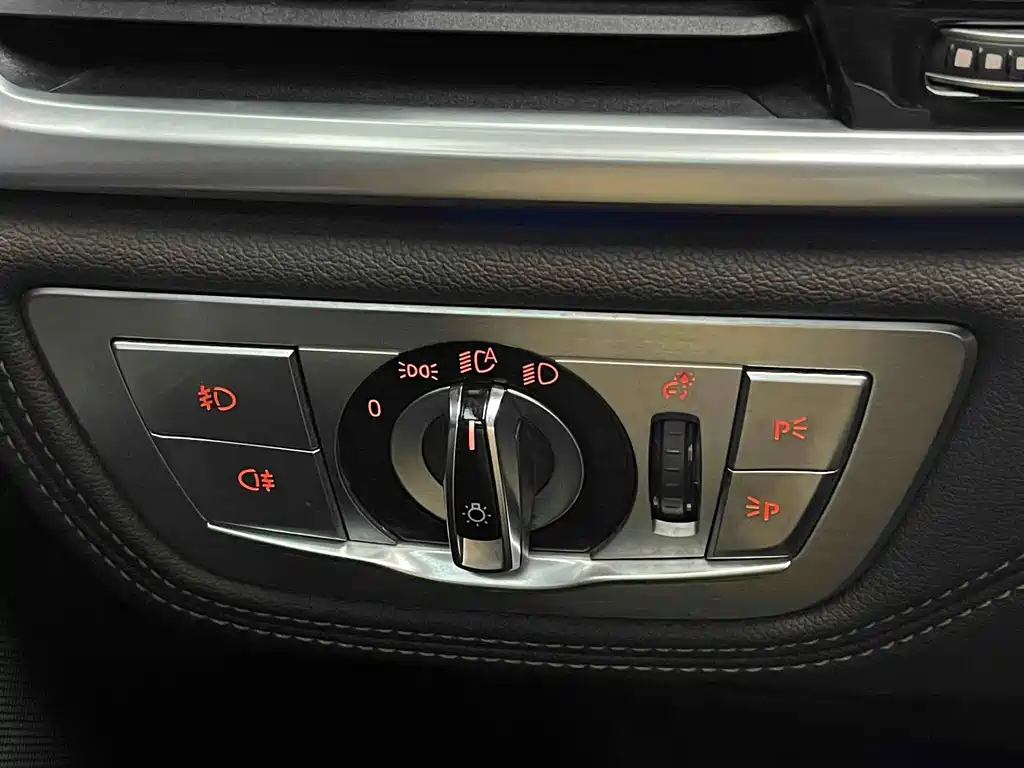 BMW 7 Series — миниатюра 21