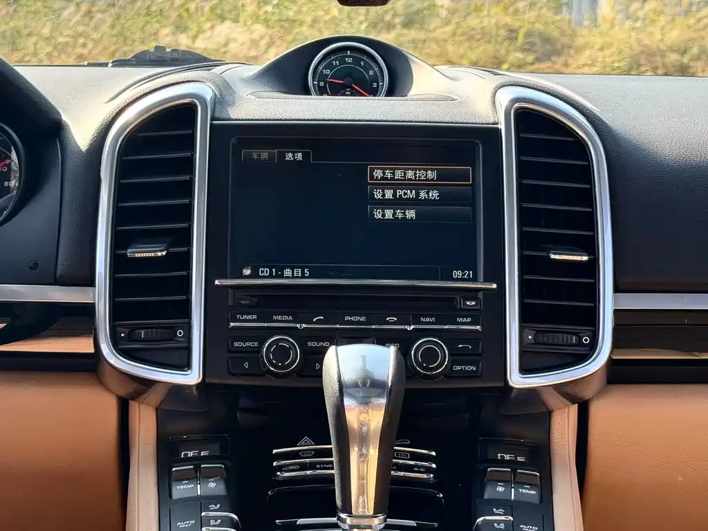 Porsche Cayenne — миниатюра 11