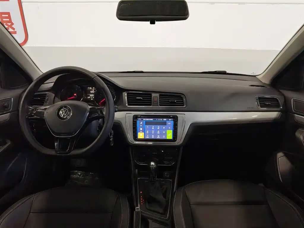 Volkswagen Gran Lavida 2015 1.6L AT Comfort