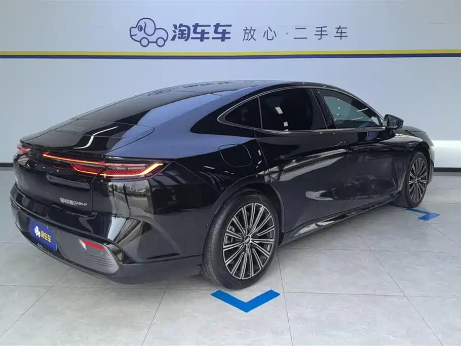 Geely Galaxy Galaxy 8 8 2025 130km EM-P