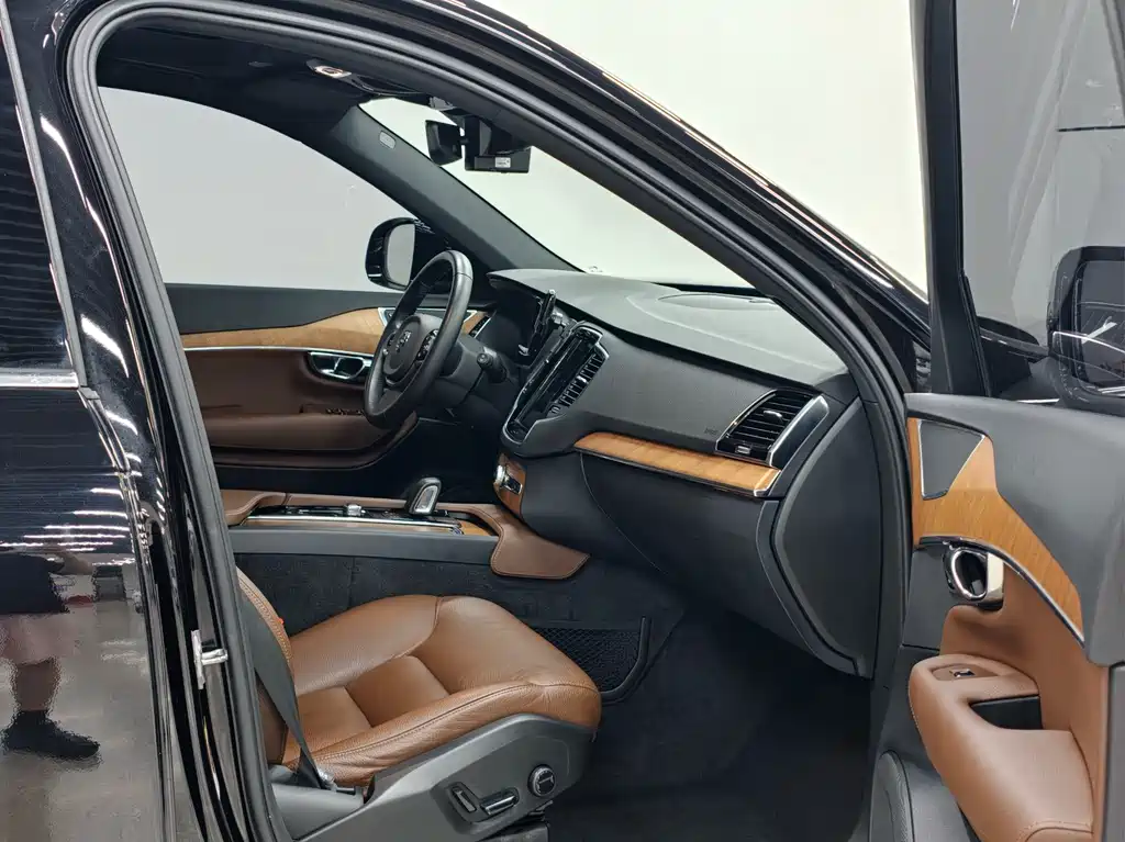 Volvo XC90 2021 B6 Luxury 7 мест