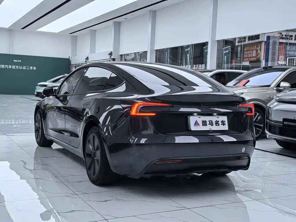 Tesla Model 3 — миниатюра 13
