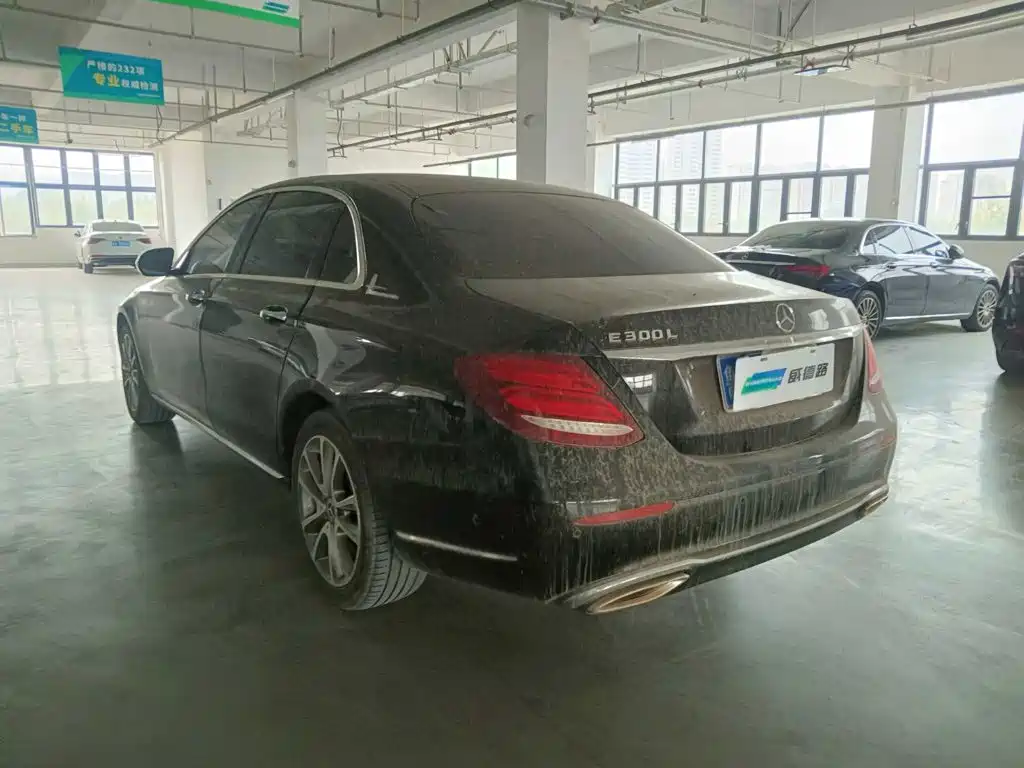 Mercedes-Benz E-Class — миниатюра 4