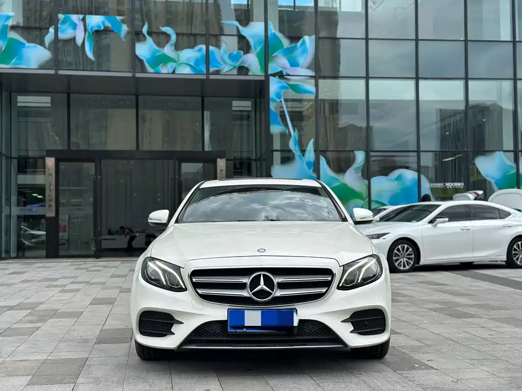 Mercedes-Benz E-Class — миниатюра 2