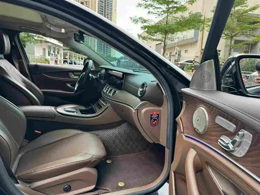 Mercedes-Benz E-Class — миниатюра 8