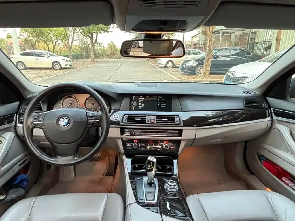 BMW 5 Series — миниатюра 5