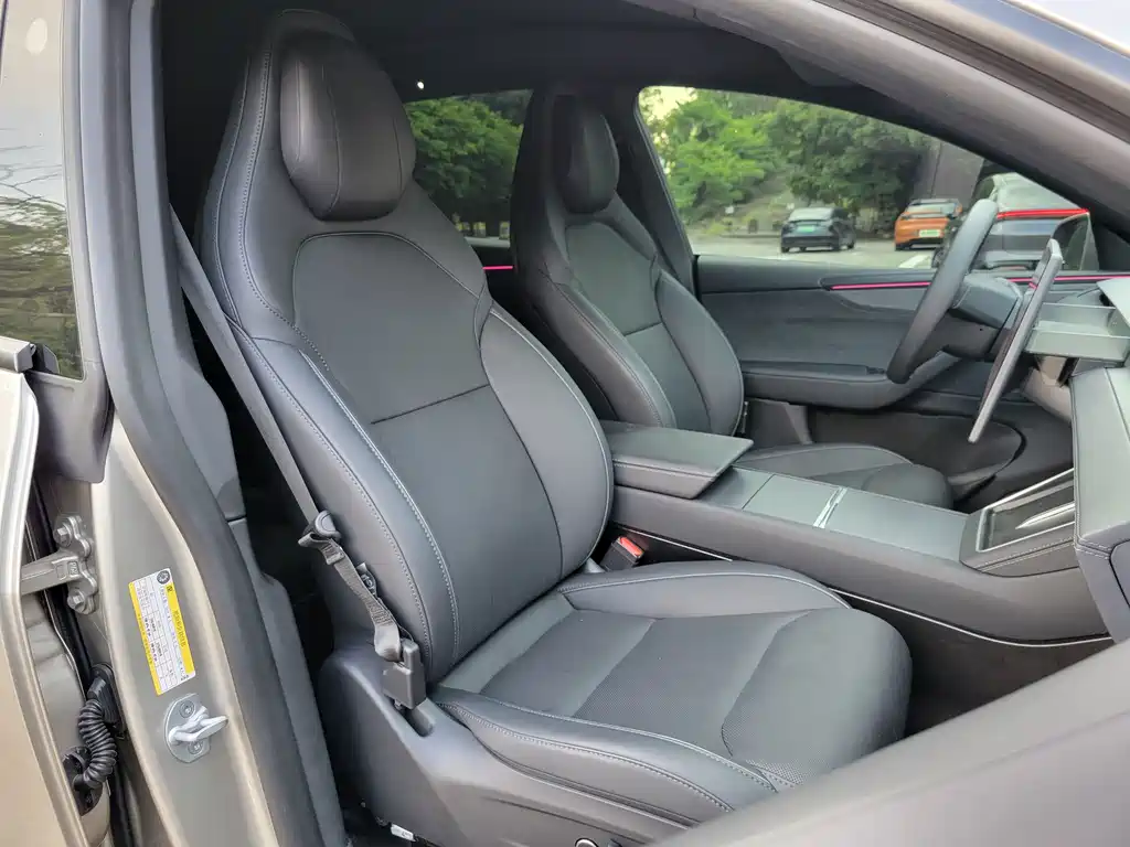 Tesla Model Y L — миниатюра 9