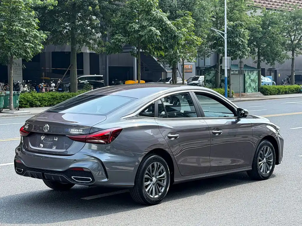MG 5 2025 180DVVT Luxury