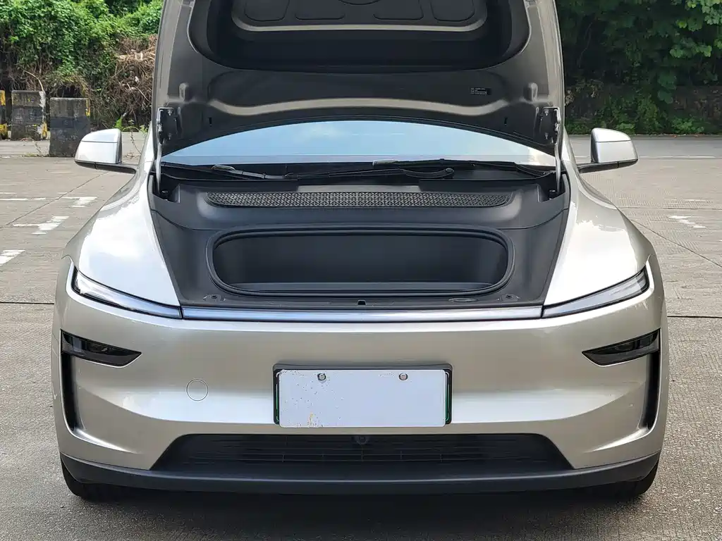 Tesla Model Y L — миниатюра 17
