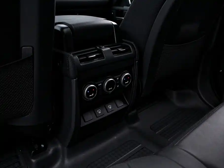Land Rover Defender — миниатюра 17