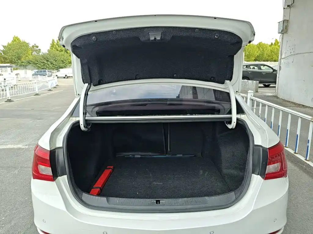 Buick Excelle — миниатюра 19