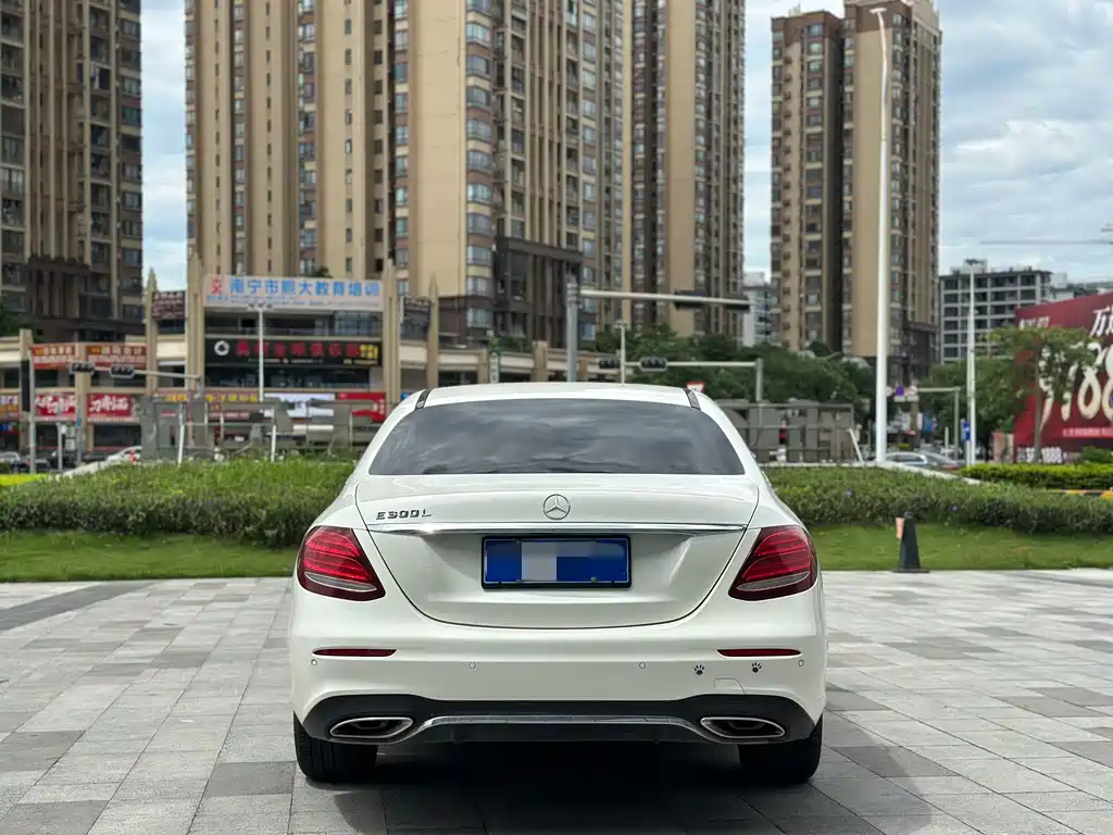 Mercedes-Benz E-Class — миниатюра 5