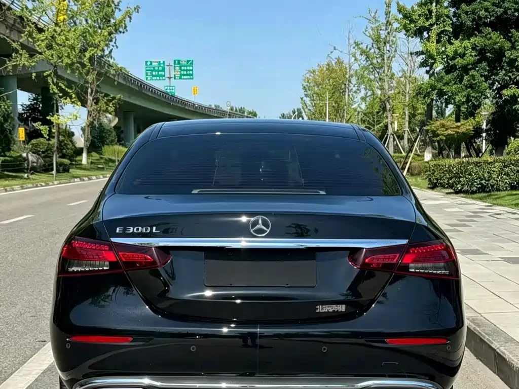 Mercedes-Benz E-Class — миниатюра 9