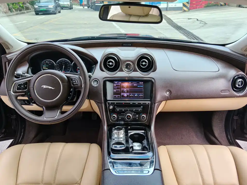 Jaguar XJ — миниатюра 8