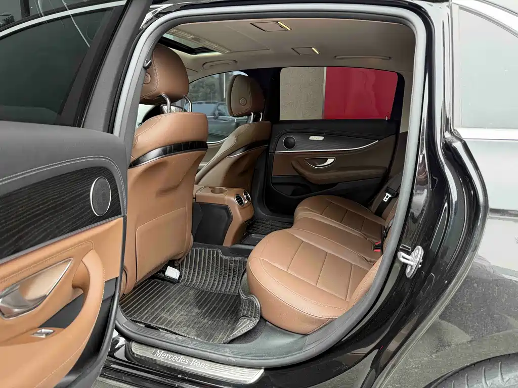 Mercedes-Benz E-Class — миниатюра 5