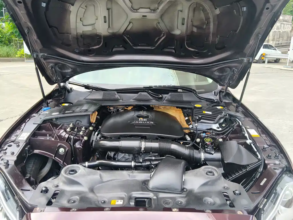 Jaguar XJ — миниатюра 16