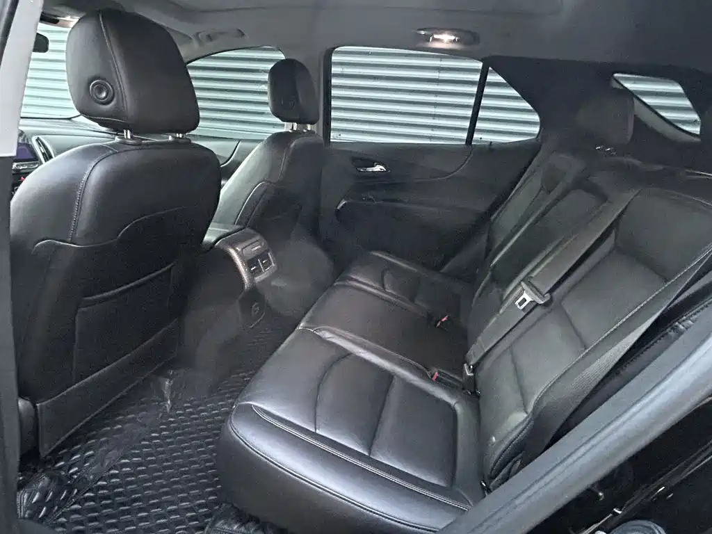 Chevrolet Equinox — миниатюра 10