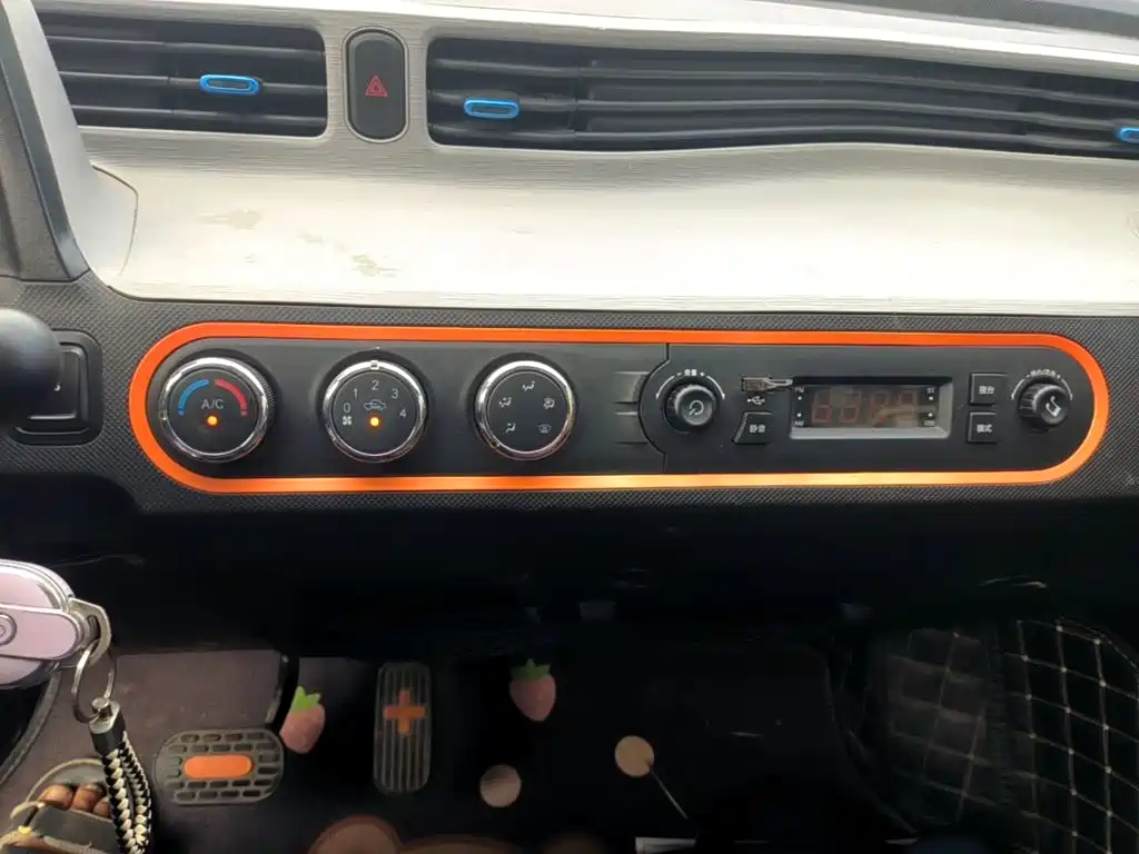 Wuling MINIEV — миниатюра 13