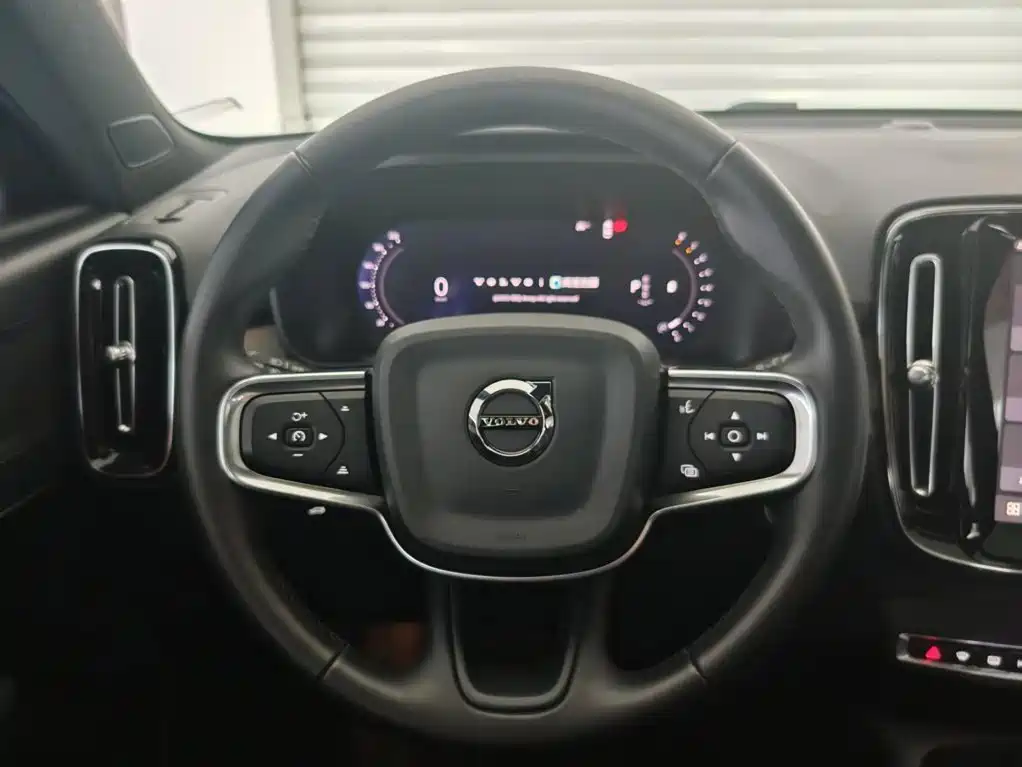 Volvo XC40 — миниатюра 11