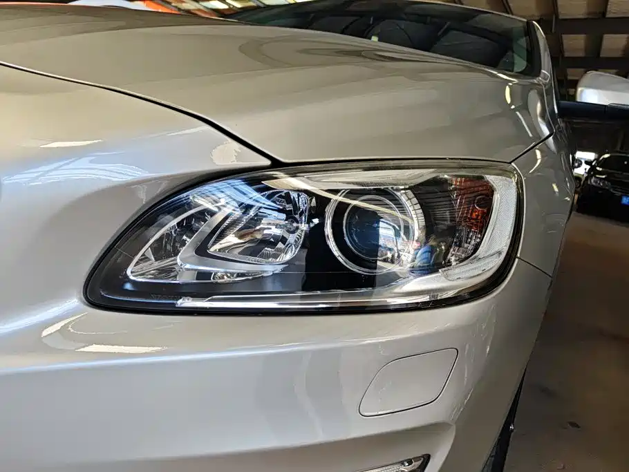 Volvo S60 — миниатюра 5