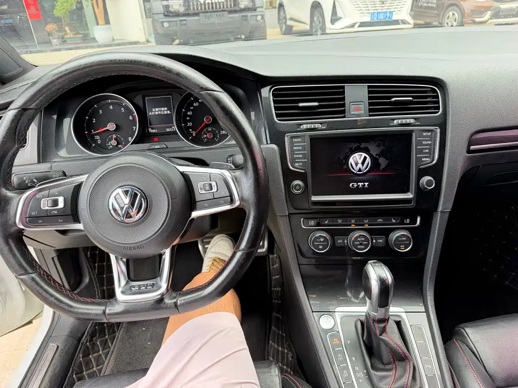 Volkswagen Golf GTI 2.0TSI GTI, фото 3