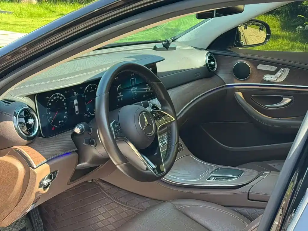 Mercedes-Benz E-Class — миниатюра 4